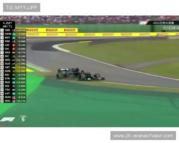 汉密尔顿巴西站首圈碰撞退赛，赛季低迷持续